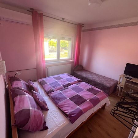 Abigel Apartman Морахалом Екстер'єр фото